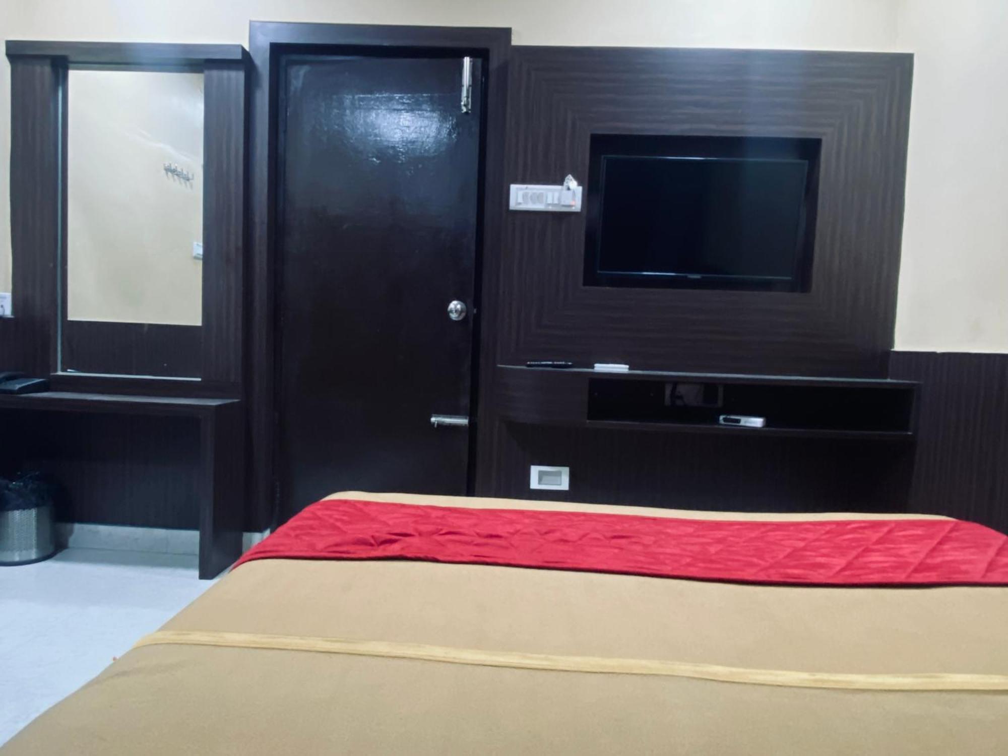 Gsr Residency Hotel Канчипурам Екстериор снимка